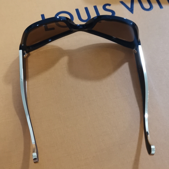 Chanel Sunglasses Model 5271 - Picture 10 of 10